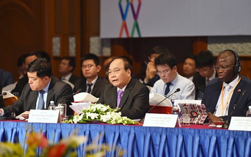 PM promises to help businesses grow domestically and globally  - ảnh 1